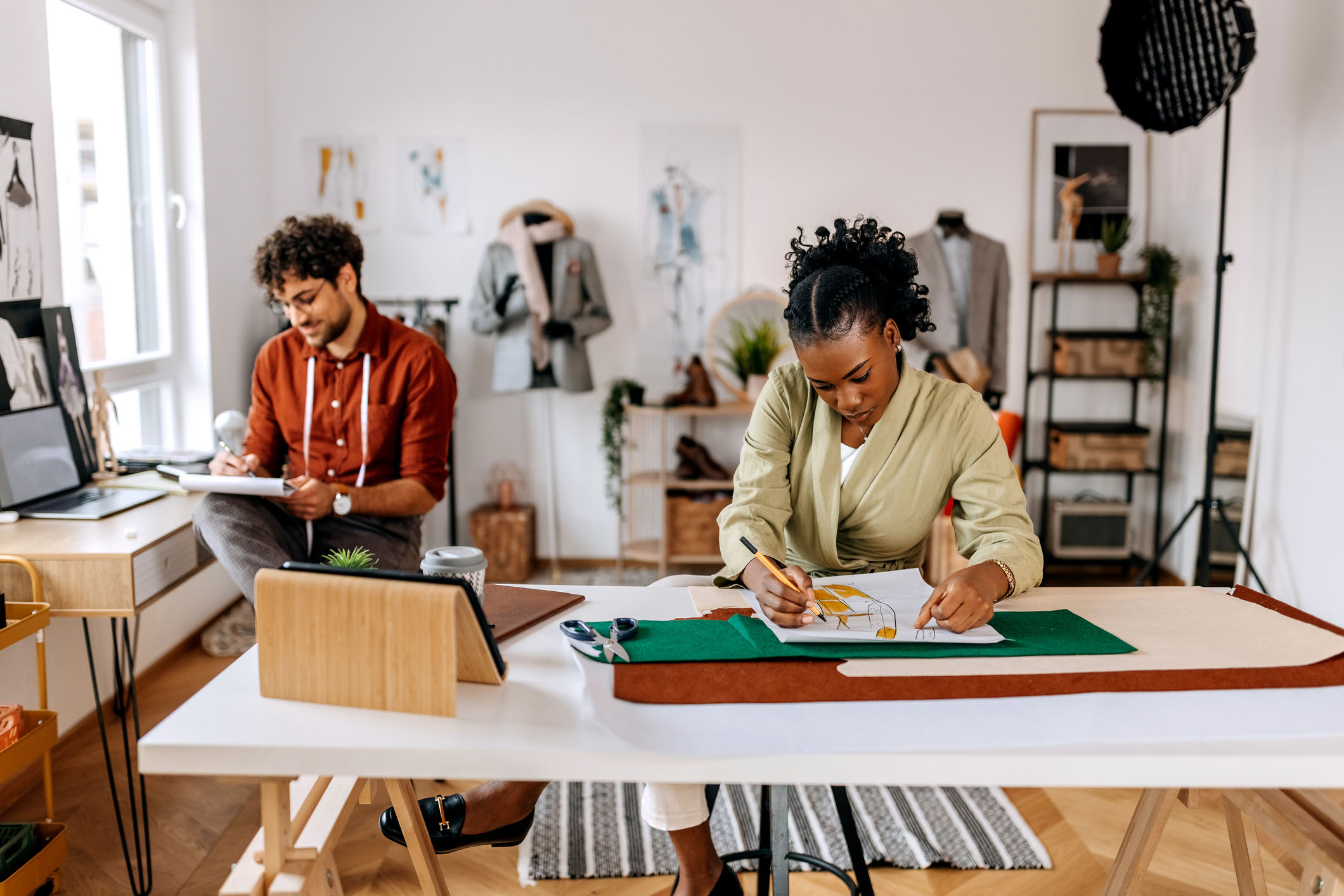 /man-en-vrouw-in-atelier.jpg